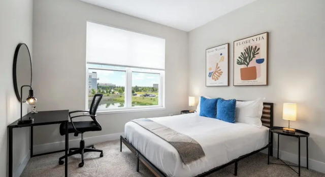 Spacious 4BR Warrenville Home- Rep 1, Prenota Appartamento Warrenville 