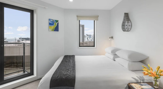 Номер Standard с 2 комнатами с балконом Nesuto St Martins Apartment Hotel
