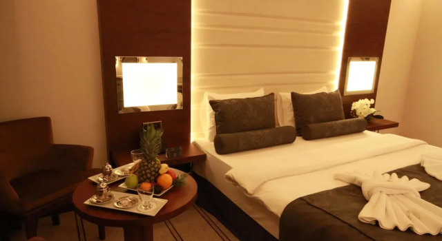 Двухместный номер Deluxe с балконом Sky Tower Deluxe Hotel