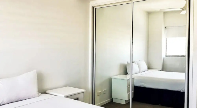 Oaks Townsville Gateway Suites, Забронировать Отель Таунсвилле Квинсленд, рядом с Яхт-клуб и пристань для яхт в Таунсвилле