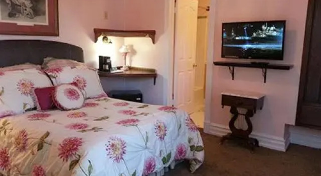 Двухместный номер Standard с видом на озеро Walk to Lake Arrowhead Village! Home w/ Lake Views