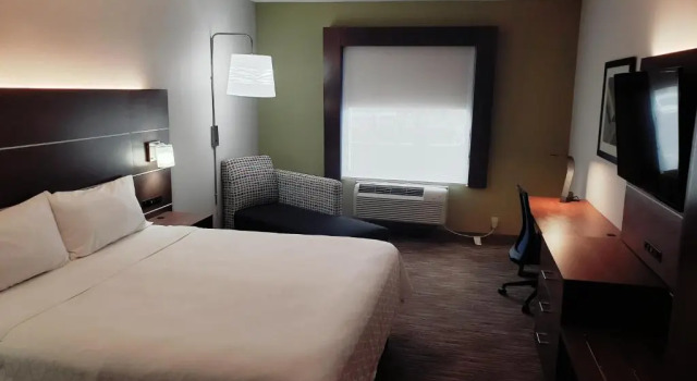 Номер Standard Holiday Inn Express Hotel and Suites Weslaco by IHG