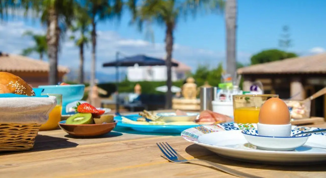 Villa Conmigo Bed & Breakfast, Varaa Villa Mökit kohteessa Malaga Province, Mökki