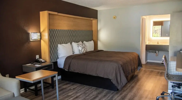 Номер Economy Columbus Inn and Suites