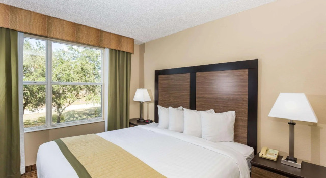 Двухместный номер Baymont Inn & Suites by Wyndham Fort Myers I-75