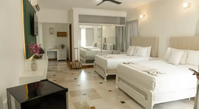 Номер Family с балконом Hotel Checkin El Cortecito