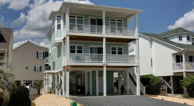 Welcome  4 Bedroom Home by RedAwning, Book Feriehus Hoteller i Supply med parkering, Parkering