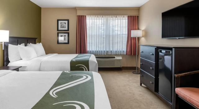 Четырёхместный номер Standard Quality Inn & Suites Quispamsis