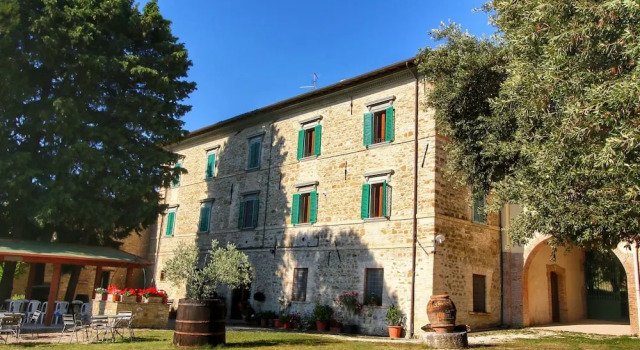 Splendid Farmhouse in Gualdo Cattaneo with Hot Tub, Réserver Maison de vacances Gualdo Cattaneo 