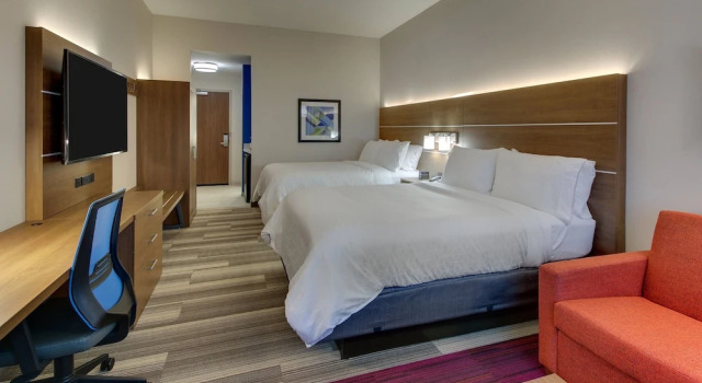Четырёхместный люкс Holiday Inn Express & Suites - Nashville MetroCenter Downtown by IHG
