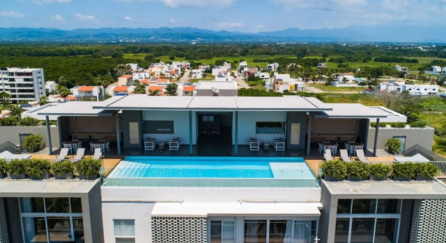 5th-floor apt Near the Ocean With Infinity Rooftop Pool, Balcony, Washer/dryer
