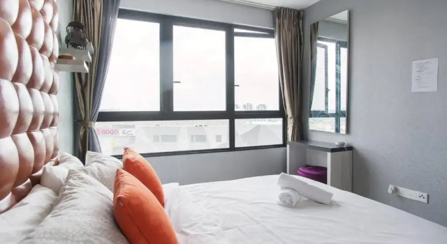 iCity 1Bedroom Apt Near Mall FREE PARKING & WIFI