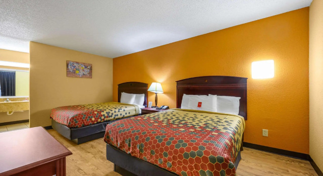Четырёхместный номер Standard Econo Lodge Decatur South