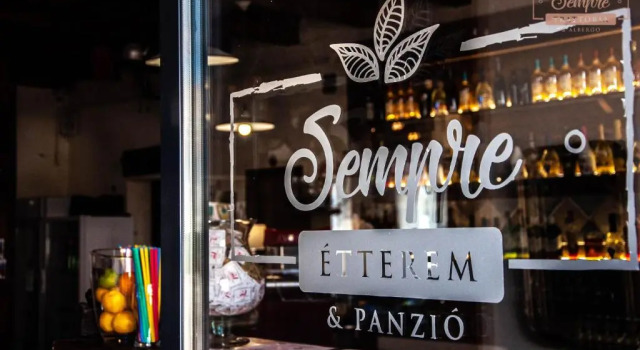 Sempre tterem s Panzi, Boek Hotel Székesfehérvár 