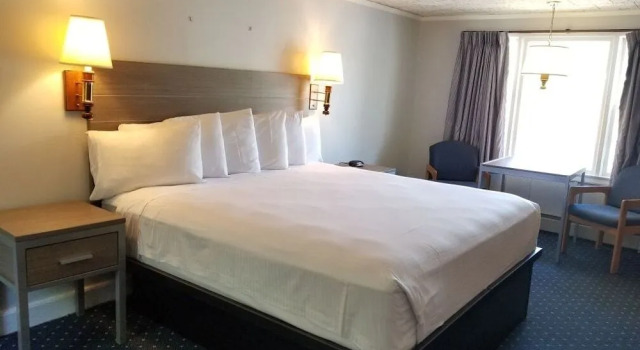 Olde Tavern Motel and Inn, Rezerwuj Motel Hotele w New England z basenem, Basen