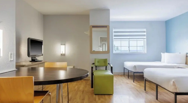 Четырёхместный номер Standard Studio 6 Mississauga, ON - Toronto