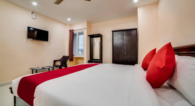 OYO 37003 Hotel Shreshta Inn, Rezerwuj Hotel Hanamkonda Telangana
