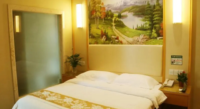 Двухместный номер Superior GreenTree Inn Guangzhou Chimelong Paradise Yuangang Metro Station Hotel