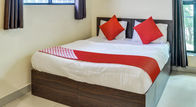OYO 74918 Infinity Inn, Забронировать Отель Отели штата Махараштры 3 звезды, 3*