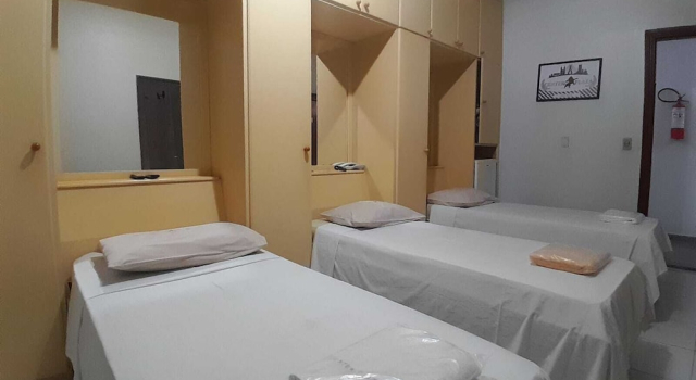 Трёхместный номер Standard c 1 комнатой Center Plaza Hotel
