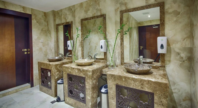 Lavona Hotel