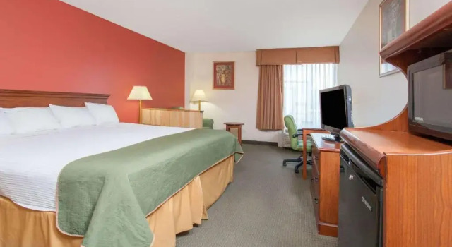 Люкс Days Inn & Suites by Wyndham Mt Pleasant