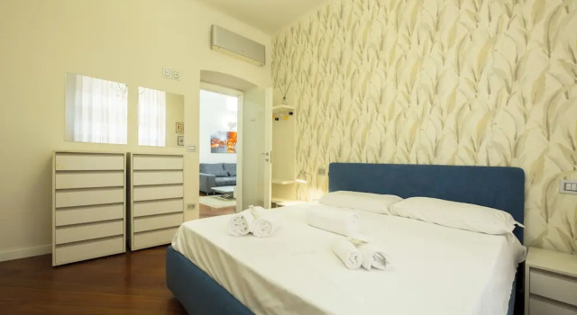 Spacious 3-Bedroom Flat in Central Genoa, Забронировать Апартаменты/квартира Генуя Итальянская Ривьера, рядом с Станция метро Sarzano/Sant'Agostino