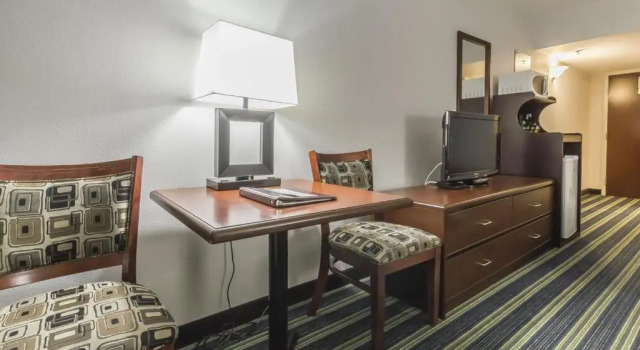Четырёхместный номер Standard Цокольный этаж Comfort Inn & Suites