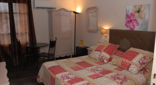 Двухместный номер Standard с балконом Hôtel Ermitage Avignon