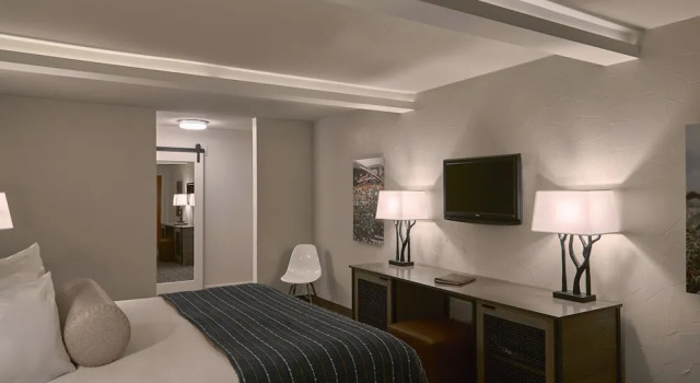 Двухместный номер Standard с видом на бассейн Fredericksburg Inn and Suites