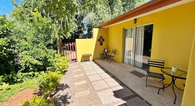 Четырёхместный семейный номер Standard c 1 комнатой At Home Guesthouse