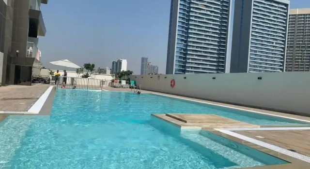 NEW Direct Golf View Sport City 2BD, Забронировать Дом для отпуска Коттеджи Эмирата Дубая, рядом с Meaisem City Centre, Коттедж