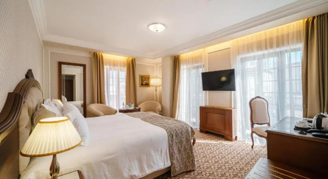 Номер Standard Residence City Garden - Certificate of Excellence Top 10 BEST Five-Stars City Hotels for 2024 awarded by HTIF