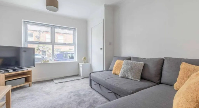 Апартаменты Stylish Apartment 5 Min Walk To Castle & Parking!