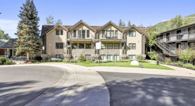 Premier 2 Bedroom Downtown Aspen Condo Just 100 Yards From the Gondola, High End Shopping, Dining and Entertainment