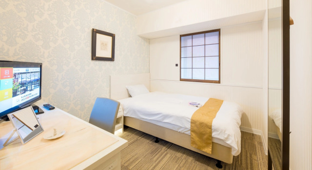 Кровать в общем номере (женский номер) New Osaka Hotel