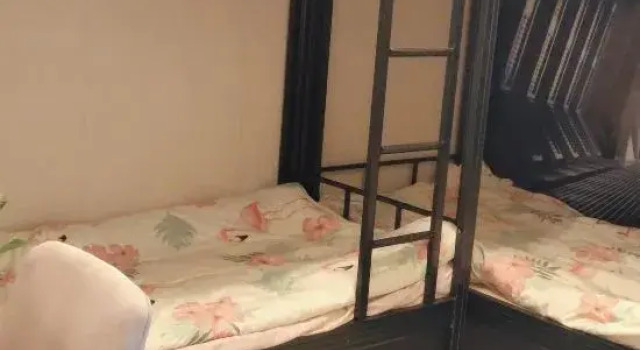 Кровать в общем номере (женский номер) U Shu Hotel(NECC Shanghai hongqiao)
