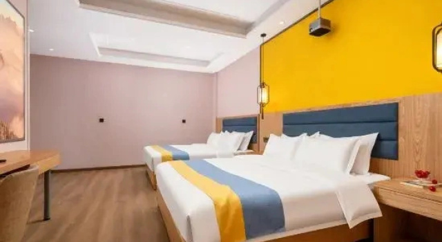 Четырёхместный люкс Mehood Ezzi Hotel(Yining)
