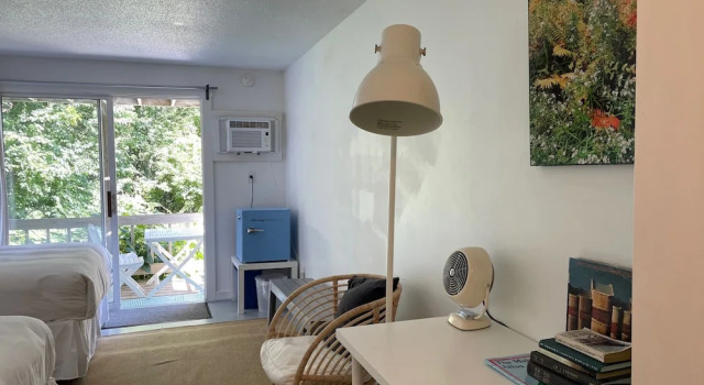 Четырёхместный номер Standard с балконом Lincolnville Motel