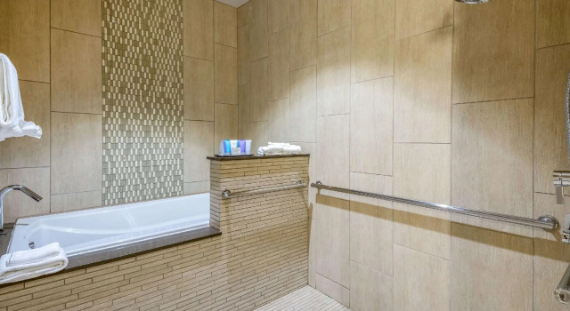Двухместный люкс Oasis Hotel and Conv Center, an Ascend Collection Hotel