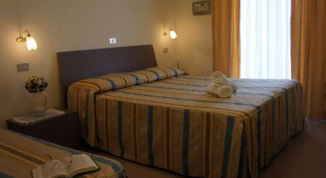 Четырёхместный номер Classic с балконом Hotel Solaris