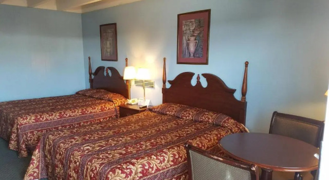 Четырёхместный номер Standard Scottish Inns Morristown