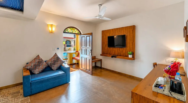 Номер Deluxe с балконом и с видом на бассейн Resort Terra Paraiso Goa - A Beach Property
