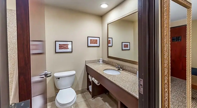 Шестиместный люкс Comfort Suites Yukon - SW Oklahoma City