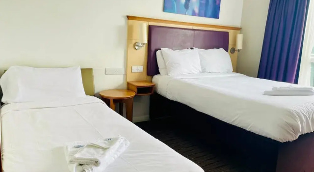 The Willen Lodge Hotel, Забронировать Отель Отели Бакингемшир с парковкой, Парковка
