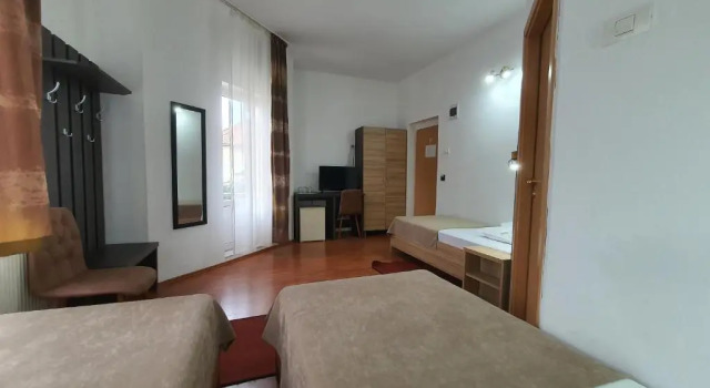 Трёхместный номер Standard с балконом Hotel Mures