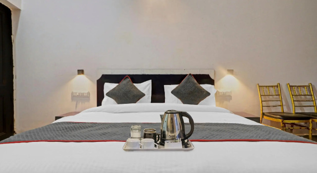 OYO Townhouse 880 Saffron Hotel  Banquet, Забронировать Отель Нью-Дели Национальный столичный округ Дели, рядом с Embassy of France