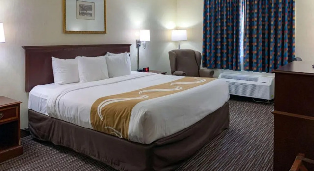 Номер Standard Quality Inn near Toms River Corporate Park