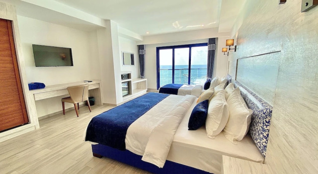 Трёхместный номер Deluxe с балконом и с видом на море Kaani Palm Beach