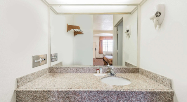 Двухместный люкс Americas Best Value Inn & Suites Fort Worth South